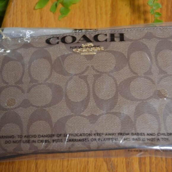 COACH  NEW   Wallets and Wristlets - Picture 3 of 6